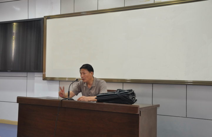 黄海鸥老师为万象城官网师生现场指导